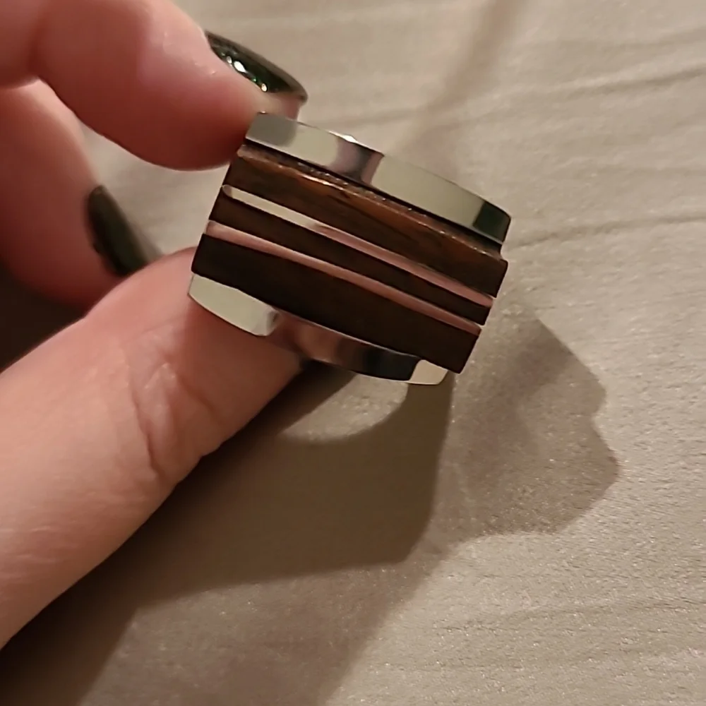 Real wood ring with sterling silver details - Picture 5 of 5